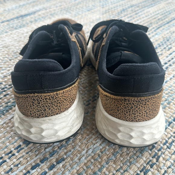 New Balance Black and Tan Brown Fresh Foam x70 US Womens Size 9 Leopard Cheetah - Picture 3 of 4